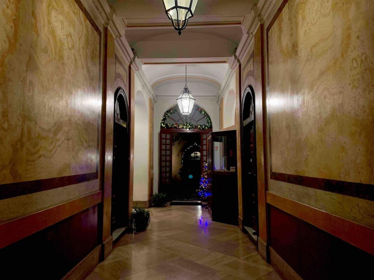 In Historic Palace Rom